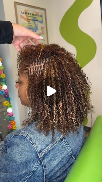 TAYLOR SHAWN | ATL HAIRSTYLIST on Instagram: "Microlocs make life so much easier!!!! If you’re thinking about starting Microlocs, DO IT!!! THIS IS YOUR SIGN 🤑💚✨😍  #microlocs#microlocsjourney#locstyles#locstylesforwomen#locsatl#atllocstylist#atlloctician#caliloctician#floridalocs#nyclocs#nylocs#atlhair#atlantahair#atlhairstylist#atlbraider#atlbraids#atlantabraider#hair#viral#reels#explorepage#locjourney#locnation#microlocstyles#locjourneycontinues#color#coloring#haircolor   #microlocs#microlocsjourney#locstyles#locstylesforwomen#locsatl#atllocstylist#atlloctician#caliloctician#floridalocs#nyclocs#nylocs#atlhair#atlantahair#atlhairstylist#atlbraider#atlbraids#atlantabraider#hair#viral#reels#explorepage#locjourney#locnation#microlocstyles#locjourneycontinues#color#coloring#haircolor" Hair Color Ideas For Micro Locs, Rootlock Hair, Microlocs With Loose Ends, Medium Size Microlocs, Microlocs Hair Color, Micro Loc Extensions Before And After, Instalocs On Natural Hair, Microlocs With Highlights, Colored Locs Ideas