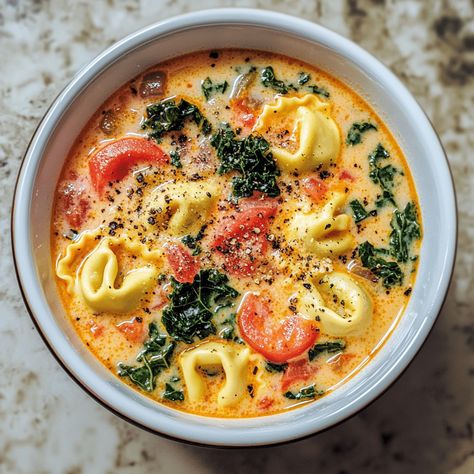 Vegetarian Tortellini Soup Recipes, Vegan Tortellini Soup, Tortellini Kale Soup, Tortellini Soup Vegetarian, Tortellini Soup With Kale, Kale Tortellini Soup, Vegetarian Tortellini Soup, Vegetable Tortellini Soup, Vegetarian Tortellini