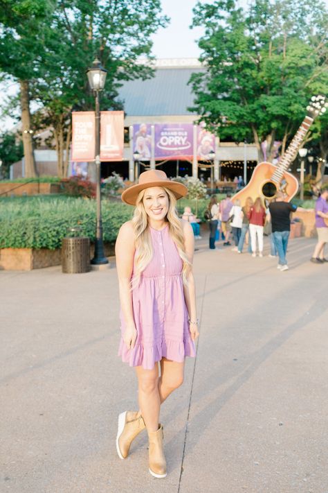 What it's Like Going to a Show at the Grand Ole Opry - Walking in Memphis in High Heels Grand Ole Opry Outfit, Nashville Outfits, Grand Ole Opry, Fashionable Outfits, Popular Outfits, Going Out Outfits, Dress Code, Outfits Aesthetic, Fashion Week Spring