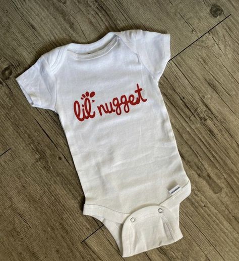 Lil Nugget Onesie, Cricket Onesie Ideas, Little Nugget Baby Shower Ideas, Cute Baby Onsie Ideas, Diy Baby Onsie Ideas, Newborn Cricut Onesie, Chick Fil A Baby Announcement, Newborn Baby Onesie Ideas, Auntie Onsies For Babies