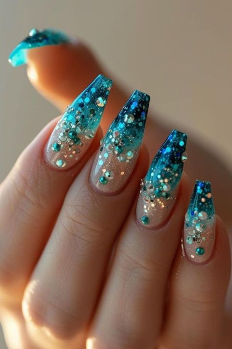 Nail art, why settle for boring nails when you can turn them into eye-catching masterpieces that scream, "Look at me, I'm fabulous!"Nail Water Nail Designs, Nail Glitter Ideas, Aqua Nail Designs, Sea Nails Designs, Water Inspired Nails, Blue And Green Nails Designs, Sea Inspired Nails, Water Nails Design, Aquamarine Nails