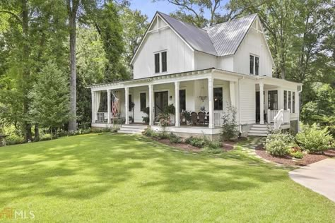 A Modern Farmhouse Featured in Country Living For Sale in Georgia - Hooked on Houses Four Gables House Plan, Four Gables, Casa Country, Dream Farmhouse, Country Living Magazine, Modern Farmhouse Exterior, Farm Houses, Farmhouse House, House Plans Farmhouse