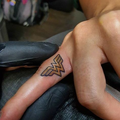 Wonder Woman finger tattoo Woman Finger Tattoo, Tattoos Woman, Wonder Woman Tattoo, Wonder Woman Drawing, Tattoos Finger, Tattoo Finger, Finger Tattoo For Women, Woman Tattoo, Finger Tattoo