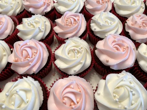 Pink and White Roses Cupcakes Light Pink And White Cupcakes, Pink And White Cupcakes Ideas, Light Pink Cupcakes, Pink And White Cupcakes, Pink Wedding Cupcakes, Princess Party Cupcakes, Roses Cupcakes, Petal Cupcakes, Bridal Cupcakes