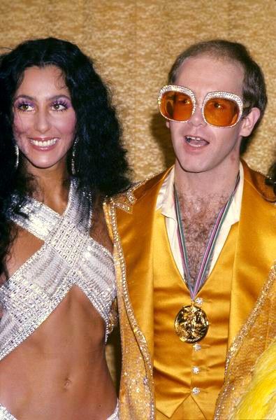 Cher and singer, Elton John, at the 1st Annual Rock Music Awards, 1975. Cher Halloween Costume Singer, Cher And Elton John, Elton John Halloween Costume, Cher Halloween Costume, Cher Halloween, Elton John Sunglasses, Elton John Costume, Disco Party Outfit, Disco Makeup