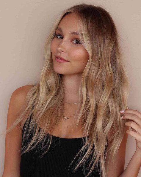 Hair Colors Trending, Volume Hairstyles, Bombshell Hair, Summer Hair Trends, Hair Contouring, Dark Blonde Hair Color, Coloring Techniques, Hot Hair Colors, Dirty Blonde Hair