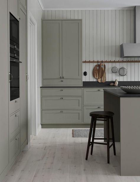 Scandinavian Kitchens, Scandinavian Kitchen Design, Grey Kitchen Designs, Shaker Style Cabinets, Ideas Hogar, Scandinavian Kitchen, Shaker Kitchen, Grey Kitchens, Bedroom Vintage