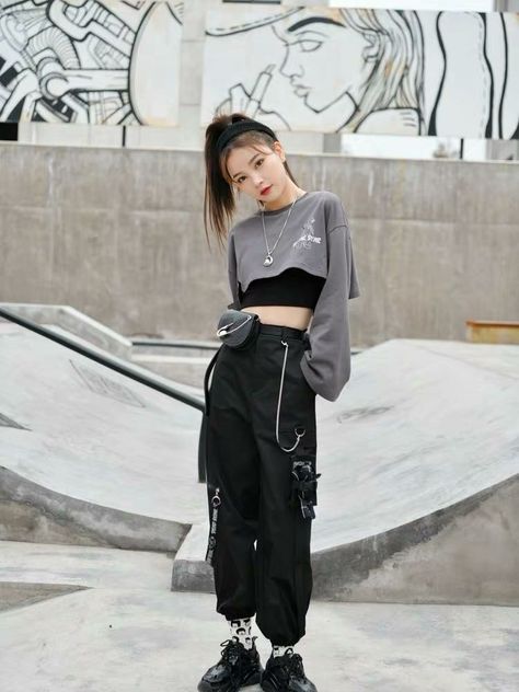 Street Dance Outfit, Cargo Pants Street Style, Practice Outfits, Future Clothes, Cyberpunk Fashion, Asian Outfits, Of Outfits, Swaggy Outfits, Top Crop