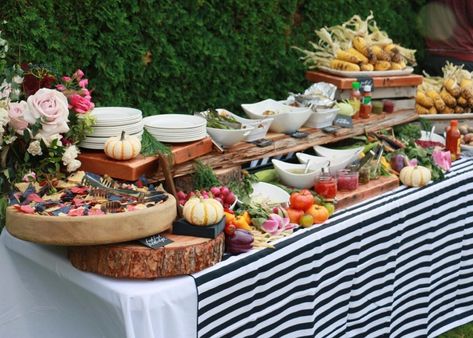 tacobar engagement party Elegant Taco Bar Party Ideas, Mexican Food Display Ideas, Engagement Party Buffet Ideas, Engagement Party Taco Bar, Chic Taco Bar, Engagement Party At Home Food, Easy Engagement Party Food, Engagement Party Menu Ideas Food, Taco Bar Engagement Party