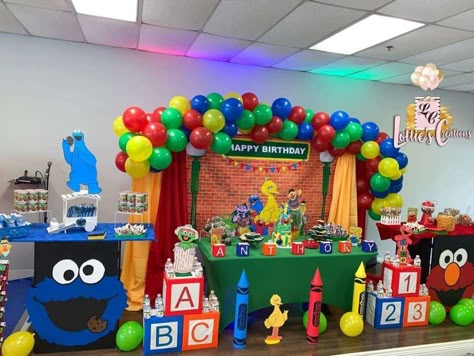 Seaseme Street Birthday Party, Sesame Street Birthday Party Ideas Boy, Elmo Birthday Party Boy, Sesame Street Birthday Party Ideas, Boys First Birthday Party Ideas, Elmo Birthday Party, Boys 1st Birthday Party Ideas, Baby Boy 1st Birthday Party, Sesame Street Birthday Party