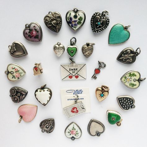 Tiny Pictures, Accessories Aesthetic, Heart Necklaces, Vintage Charm Bracelet, Heart Pendants, My Funny Valentine, Dope Jewelry, Funky Jewelry, Vintage Heart