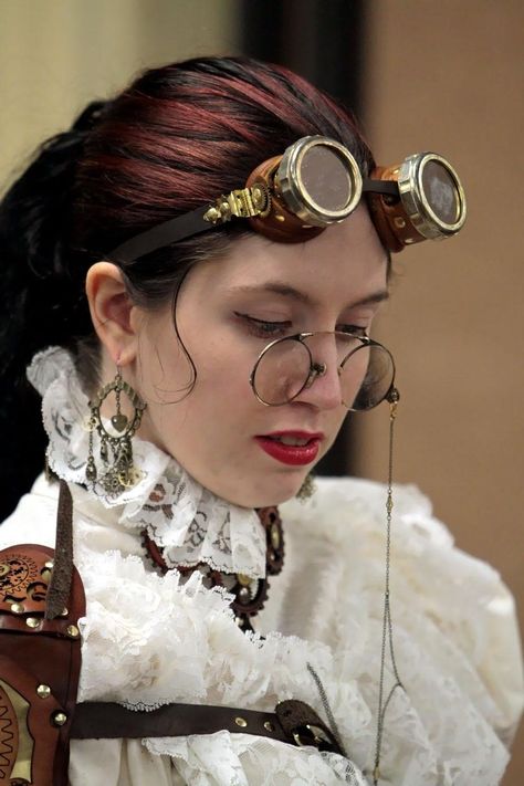 Goggles Steampunk Western, Steampunk Ideas, Steampunk Aesthetic, Steam Girl, Steampunk Goggles, Steampunk Women, Punk Pins, Diesel Punk, Punk Girl