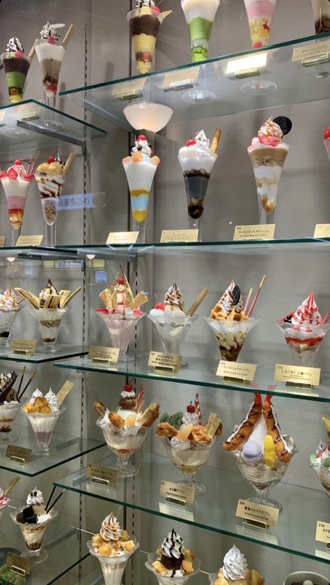 Ice Cream Serving Ideas, Ice Cream Store, Kue Macaroon, What Is Healthy Food, Ice Cream Menu, Healthy Foods To Make, Ice Cream Business, 귀여운 음식 그림, Fast Food Menu