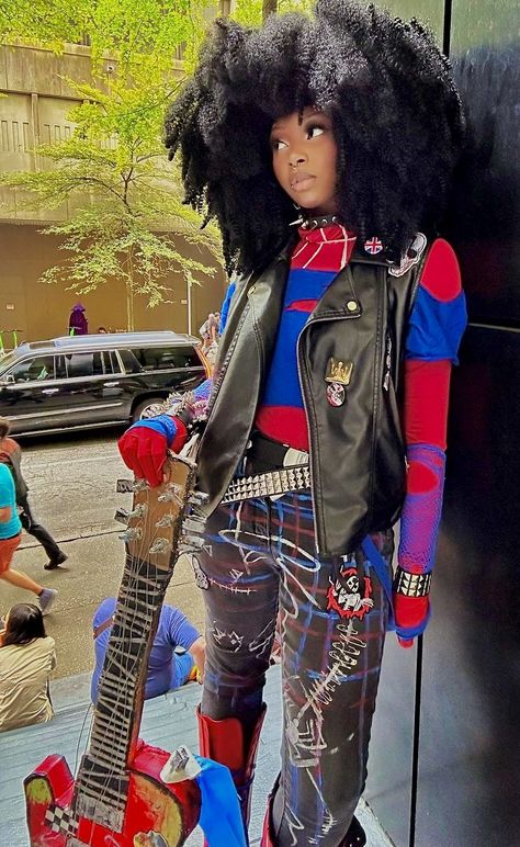 Spiderpunk Costume, Afro Halloween Costumes, Cosplay Ideas Black Women, Spiderpunk Cosplay, 90s Cartoon Characters Costumes, Character Day Ideas For Spirit Week, Miles Cosplay, Poc Cosplay, Spiderman Stuff