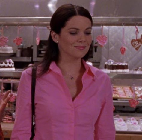 Lorelai Gilmore Style, Gilmore Rory, Gilmore Girls Lorelai, Gilmore Girls Fashion, Lorelei Gilmore, Gilmore Girls Outfits, Team Logan, Gilmore Girl, Lauren Graham