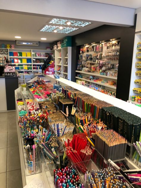 Small Stationary Shop Interior, Stationary Store Aesthetic, Stationery Shop Aesthetic, School Supplies Store, Cool Stores, Stationery Display, Stationery Store Design, Store Shelves Design, Stationery Obsession