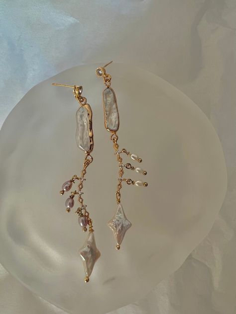 Genuine freshwater irregular baroque pearl long dangle earrings. Bridal boho pearl earrings. Art deco pearl earrings. gift for her A chic earrings made with irregular baroque pearl with delicate wavy CZ connect purple and white pearls tassels and end of the dangle shining star shaped baroque pearl dropped.  It's so elegant and dainty!💫 Classic jewelry vibe combined with the fashion-forward trend. Comfortable for daily wear, suitable for wedding occasion. DETAILS * 925 sterling silver(ear post) Baroque Pearl Dangle Earrings, Diy Pearl Earrings Dangles, Irregular Pearl Earrings, Long Dangly Earrings, Fairy Core Earrings, Ethereal Earrings, Art Deco Pearl, Big Dangle Earrings, Baroque Jewelry