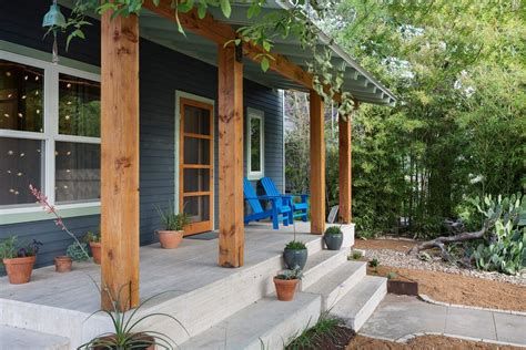 Cedar Porch Posts, Rustic Farmhouse Front Porches, Farmhouse Front Porch Decorating, Farmhouse Front Porch Decor, Front Porch Columns, Porch Design Ideas, Trendy Farmhouse, Cedar Posts, Wood Columns