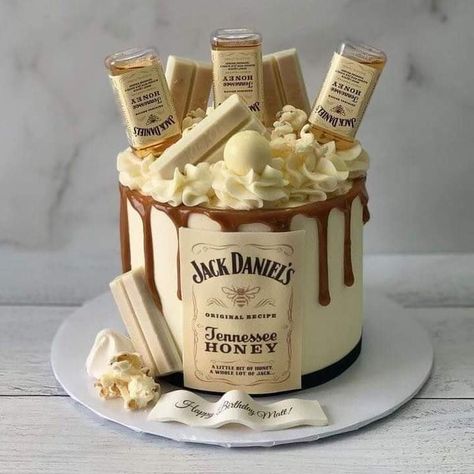 Festa Jack Daniels, Beer Themed Cake, 21st Birthday Cake For Guys, Hennessy Cake, Jack Daniels Cake, Happy Birthday Matt, Birthday Drip Cake, Baileys Cake, Modern Birthday Cakes