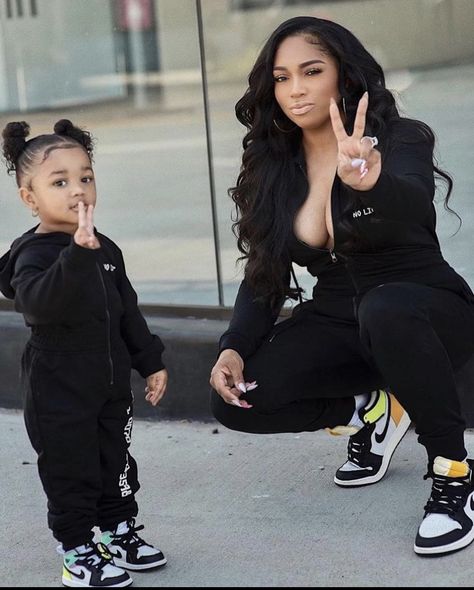 Cute Mommy And Daughter Outfits, Mommy And Daughter Outfits, Brooke Valentine, Natural Hair Fashion, Mum And Daughter Matching, Mommy Daughter Photography, Matching Mommy Daughter Outfits, Matching Mommy Daughter, Mommy Daughter Pictures