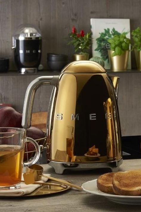 Gold Smeg Kettle, Smeg Electric Kettle, Smeg Gold Kettle, Kettle Aesthetic, Smeg Aesthetic, Pretty Electric Kettle, Smeg Chrome Kettle And Toaster, Gold Kettle, Cute Kettle Electric