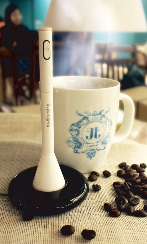 keep coffee hot Beverage Warmers, Coffee Warmer, Espresso Drinks, Cold Coffee, Coffee Spoon, Best Tea, Yanko Design, Cool Gadgets, Coffee Drinks