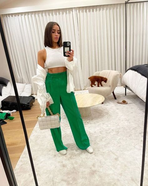 Green Trousers Outfit, Going Out Winter Outfits, Summer Going Out Outfit, Night Out Outfit Clubwear, Derby Outfits, Casual Work Outfits Women, Stylish Work Attire, Business Casual Outfits For Work, Elegante Casual