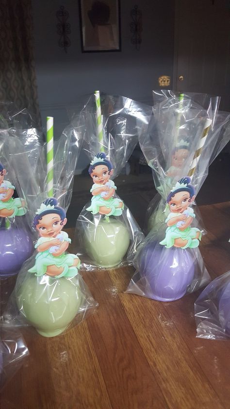 Princess and the frog theme candy apples Princess Tiana Candy Apples, Princess And The Frog Candy Apples, Princess And The Frog Baby Shower Treats, Princess And The Frog Candy Table, Princess & The Frog Baby Shower Theme, Baby Shower Princess And The Frog, Princess Tiana Treats, Princess And The Frog Baby Shower Cake, Baby Princess Tiana Birthday Party