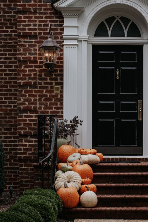 Small Porch Fall Decorating Ideas, Porch Fall Decorating Ideas, Small Porch, Herbst Bucket List, Porch Pumpkins, Railings Outdoor, Fall Entertaining, Fall Front Porch Decor, Faux Pumpkins