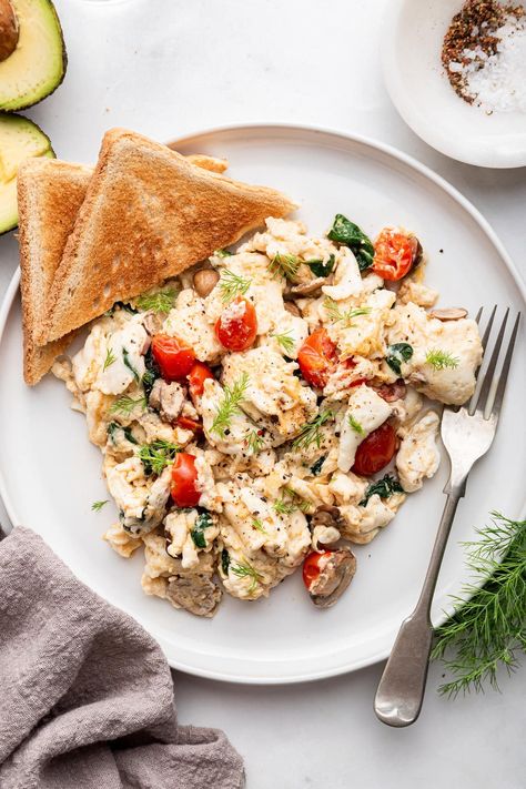 Scrambled Egg White Recipes, Scrambled Egg Whites, White Recipes, Egg White Recipes, Eating Bird Food, Fluffy Scrambled Eggs, Kidney Recipes, Low Calorie Breakfast, Fruit Salad Easy