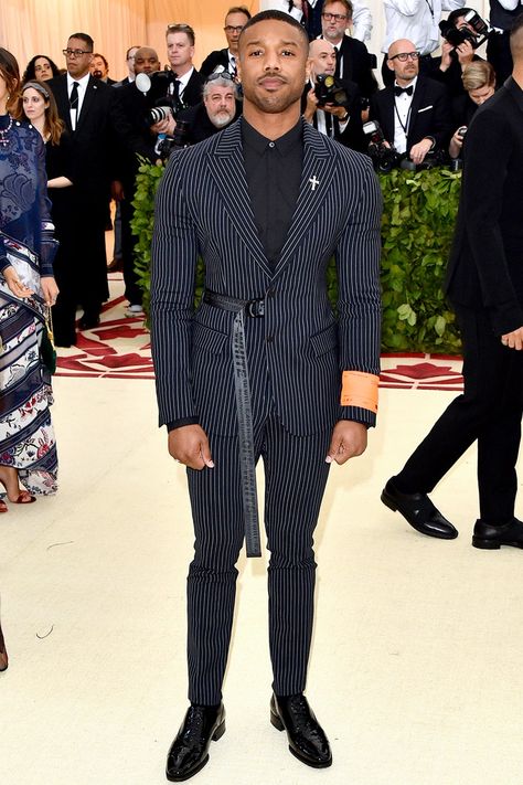 The Must-See Looks from the Met Gala Red Carpet | Vanity Fair Gala Outfits, 1950s Jacket Mens, Cargo Jacket Mens, Party Outfit Men, Met Gala Outfits, Green Cargo Jacket, Gala Outfit, Michael B Jordan, Red Carpet Outfits