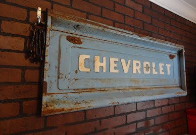 A rusted antique Chevy truck tailgate upcycled as DIY wall decor for a classic vintage chevrolet room for a boy. Cars Nursery Theme, Cars Nursery, Vintage Car Bedroom, Car Themed Nursery, Vintage Car Nursery, Vintage Car Decor, The Last Bookstore, Vintage Chevy, Car Nursery