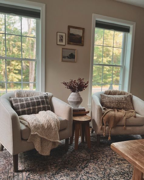 Cozy Vintage Living Room, Sitting Room Design, Narrow Living Room, Farmhouse Living Room Furniture, Living Room Warm, Farmhouse Decor Living Room, Livingroom Layout, Decor Home Living Room, New Living Room