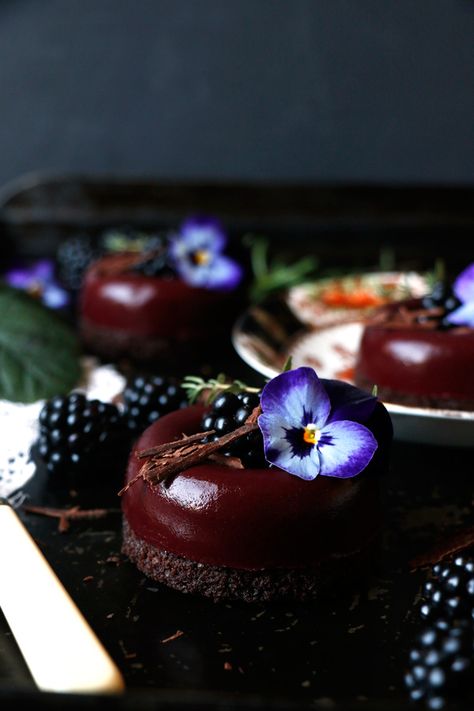 Blackberry Chocolate Savarin Recipe. Gorgeous plantbased chocolicious dessert with moist chocolate sponge cake and rich vegan blackberry chocolate jelly. Blackberry Chocolate, Chocolate Sponge Cake, Chocolate Sponge, Healthy Clean Eating, Baking Tins, Cake Tins, Vegan Baking, Gluten Free Baking, Vegan Desserts