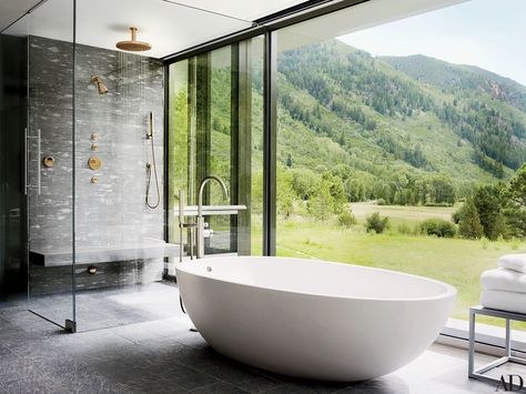 A large shower and bathtub with mountain views in Aspen, CO. [3200x2399] Architecture Renovation, Aspen House, Master Bath Shower, Bathtub Design, Bad Inspiration, Stunning Bathrooms, Gorgeous Bathroom, Large Shower, Earthship