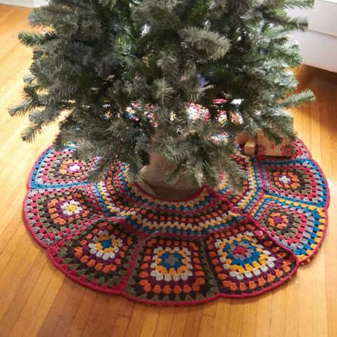 Square Tree Skirt, Crochet Christmas Tree Skirt, Square Tree, Crochet Tree Skirt, Patons Classic Wool, Christmas Tree Skirts Patterns, Tree Skirt Pattern, Crochet Christmas Tree, Christmas Crochet Patterns Free