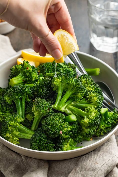 Learn how to make perfectly steamed broccoli in just 5 minutes! Fresh, crisp, and flawlessly tender every time. Add this perfectly steamed broccoli to your favorite meal for a nutritious, healthy boost! Delicious Broccoli, Types Of Snacks, Steam Veggies, Raw Foods, Steamed Broccoli, Raw Vegetables, Cooked Veggies, Vegetable Sides, Eating Raw