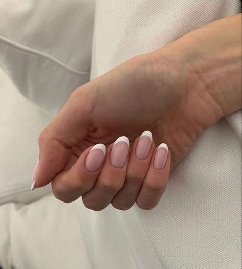 Sns French Tip Almond, Trendy French Manicure Almond, French Manicure Short Almond Nails, French Sns Nails Short, French Tip Sns Nails Almond, Almond French Manicure Nails, Almond Short Nails French, French Tip Nails Sns, French Manicure Almond Nails Short