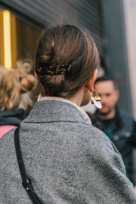 Tortoise Hair, Gray Coat, French Twist, Trending Hairstyles, Mode Inspo, Grunge Hair, Mode Vintage, Messy Hairstyles, French Style