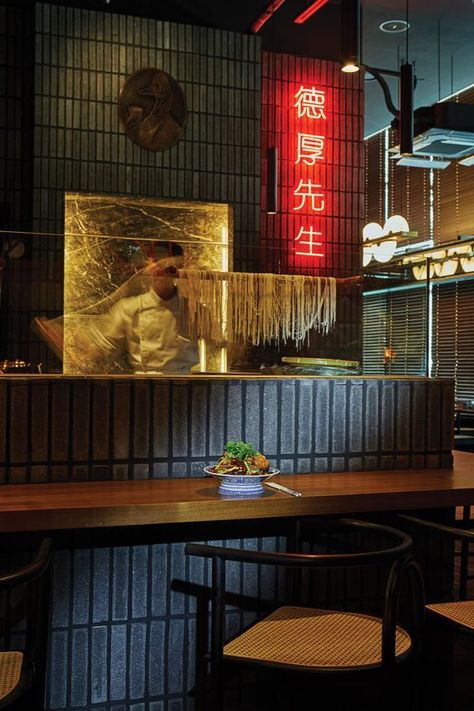 Chinese Bar, Japanese Restaurant Interior, Japanese Restaurant Design, Asian Bistro, Restaurant Design Inspiration, Ramen Bar, Asian Restaurant, Gq Korea, Ramen Restaurant