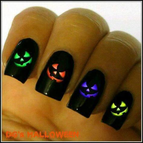 Halloween Halloween Nail Decals, Pumpkin Nail, Pumpkin Nail Art, Halloween Nails Diy, Nail Art Halloween, Holloween Nails, Unghie Nail Art, Pumpkin Nails, Seasonal Nails