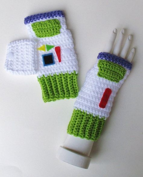 Toy Story Crafts, Disney Crochet, Disney Crochet Patterns, Ideas For Crochet, Texting Gloves, Toy Story Buzz Lightyear, Pipe Wrench, Crochet Disney, Toy Story Buzz