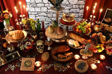 Game of Thrones Dinner Party Party Ideas | Photo 29 of 39 | Catch My Party Game Of Thrones Dinner, Game Of Thrones Birthday, Viking Party, Medieval Banquet, Medieval Recipes, Dinner Party Games, Game Of Thrones Party, Fantasy Party, Medieval Party