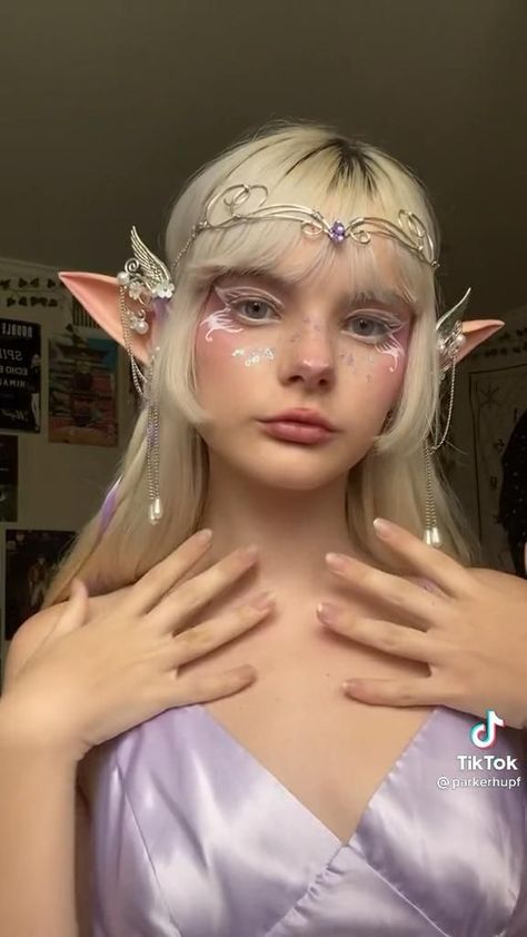 Fantasy Make Up Looks, Elf Makeup Costume, Fairy Elf Makeup Ideas, Fairy Makeup Ren Faire, Fantasy Makeup Fairies, White Elf Costume, Fae Aesthetic Hairstyles, Fairy Makeup Costume, Fairy Elf Costume Diy