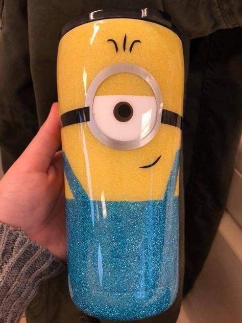 Minions Tumbler Cup, Water Bottle Epoxy Ideas, Minion Tumbler, Disney Tumblers, Painted Tumblers, Yeti Cup Designs, Tumblr Cup, Epoxy Cups, Disney Cups