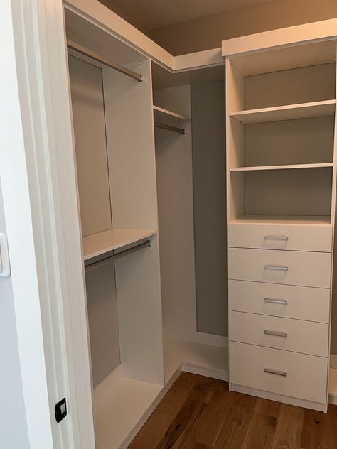 Small Built In Closet Ideas, Small Square Closet Ideas, Farmhouse Closet, Kids Closets, Organizing Walk In Closet, Diy Custom Closet, Closet Redo, Bedroom Built In Wardrobe, Closet Planning