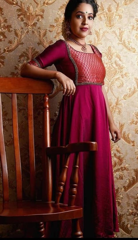 Kurthi Models Latest Party Wear, Churidhar Tops, Churi Design, Kurti Models, Kalamkari Kurti, Kerala Engagement Dress, Plain Kurti Designs, Latest Kurtis, Plain Kurti