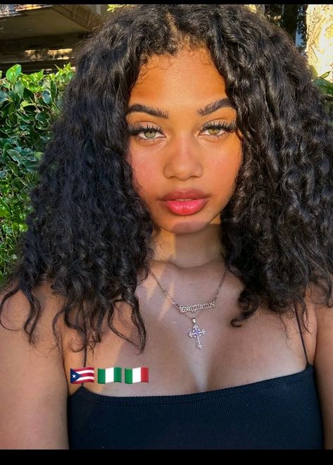 🇵🇷🇳🇬🇮🇹 Curly Hair Latina, Highschool Dream, Biracial Women, Fake Account, Mixed Hair, Dark Skin Beauty, Curly Hair Women, Hair And Beauty Salon