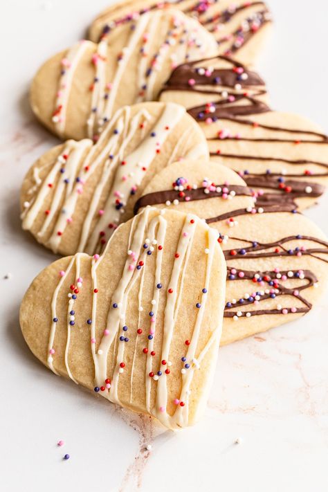 Valentine's Day Sugar Cookies | Handle the Heat Aesthetic Bakes, Valentine Goodies, German Chocolate Cookies, Valentines Day Sugar Cookies, Chocolate Dip, Cookie Making, Handle The Heat, Iced Sugar Cookies, Easy Sugar Cookies