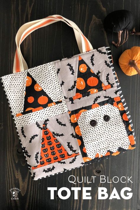 Halloween Sewing, Tote Bag Tutorial, Beginner Sewing Projects Easy, Quilted Tote Bags, Leftover Fabric, Trick Or Treat Bags, Halloween Theme, Free Quilting, Bags Tutorial